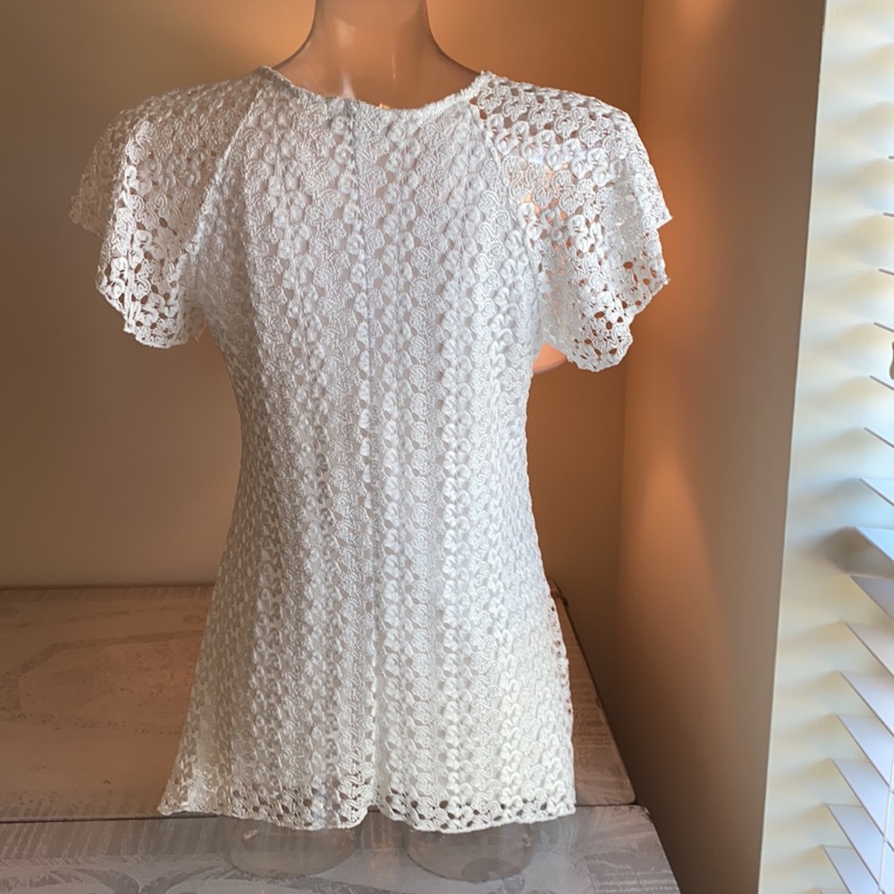Dress barn fully lined lace shark bite tunic with flutter sleeves and scoop neck - Picture 2 of 7